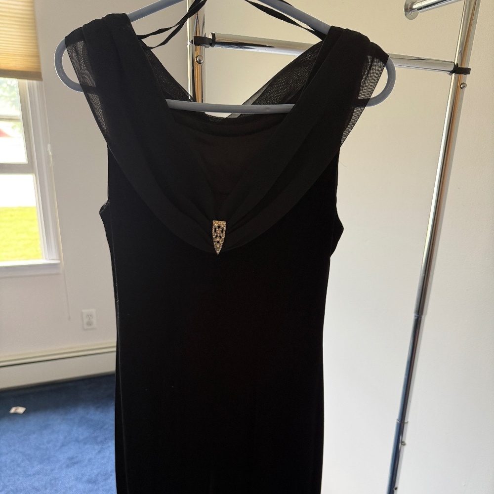 Black Velour Classy Gown.. Size 10. Stretchy Chiffon around neck & back. Classy